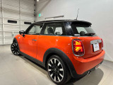 MINIを熟知したメカニックによる100項目の点検・整備を行います。不具合箇所、交換時期に達している部品に関しましては、全て弊社負担で交換してからのご納車となります。