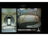 ■全周囲カメラ■バックカメラはもちろん、真上からみているような映像が表示されます!障害物なども見やすくなり、いち早く障害物を認識できるようになります♪