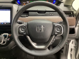 ハンドルにHondaセンシング系のクルーズコントロールやレーンキープアシストなどのスイッチと、オーディオの操作スイッチが装備されています。ハンドルから手を離さず安全に操作できます。