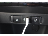 運転席と助手席にシートヒーターが付いています。