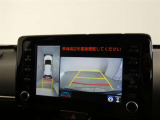 パノラミックビューモニター付きです。車両を上から見たような映像を画面に表示。運転席からの目視だけでは見にくい、車両周辺の状況をリアルタイムでしっかり確認できます。