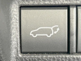 【パワーバックドア】スマートキーや運転席のボタンを押すだけでリアゲートが自動で開閉します!荷物を持っている時や、高い位置にあるバックドアを閉める際に便利な機能です♪