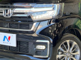 【LEDヘッドライト】悪天候や夜間走行時も良好な視界を確保し安心して運転できる高輝度LEDヘッドライトを装備!点灯速度が早く、消費電力も抑えられています。