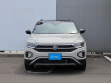LEDマトリクスヘッドライト「IQ.LIGHT」を装備。フロントカメラで対向車や先行車を検知してLEDを個別で自在に点灯消灯の制御をし、最適な配光を可能にしたヘッドライトシステムでございます。