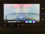 バックでの車庫入れも安心です! リアカメラが付いているバックモニター付のナビを装備しております。操作線もついており距離感も画面から確認できます。