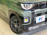 【LEDヘッドライト】悪天候や夜間走行時も良好な視界を確保し安心して運転できる高輝度LEDヘッドライトを装備!点灯速度が早く、消費電力も抑えられています。