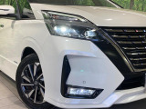 【LEDヘッドライト】悪天候や夜間走行時も良好な視界を確保し安心して運転できる高輝度LEDヘッドライトを装備!点灯速度が早く、消費電力も抑えられています。