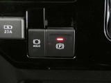 電動パーキングブレーキを搭載。スイッチ操作でパーキングブレーキを作動・解除することが可能なため操作に力は不要ですよ♪