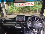フロントガラスが大きく、ワイドな視界で運転もしやすくなるように、設計されています。