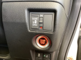 パワースライドドアの開閉はスマートキーのリモコンやドアノブは勿論、運転席側のスイッチ操作でも開閉ができ、安全・簡単です。
