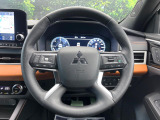 【純正革巻きステアリング】上質な革を使用することで、手にしっかり馴染みとても運転しやすいハンドルです♪