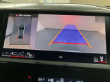 クルマを上空から眺めるような映像と合わせて車両後方の映像を確認できるので夜間駐車も、より安全に駐車する事が可能です。