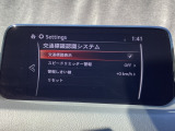 TSRは、走行中にフォワードセンシングカメラ またはナビゲーションシステムが認識した交通標識を、アクティブ・ドライビング・ディスプレイおよびメーターに表示し、交通標識の見落とし防止を図り、安全運転を支援