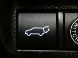 後ろが狭くてもサッと積める。途中で止められる安心のバックドア。後ろの駐車スペースが狭い時に重宝しますよ♪