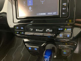 オートエアコンは温度を設定するだけで、自動で風量などを設定してくれます。運転しながら操作も必要ないので、安全性も向上します。