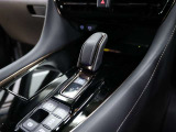 通常のオートマの作動とは違いスイッチ感覚のシフト動作です。ハイブリッド車独特のシフト操作です。是非ご体感ください(*^_^*)