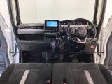 【前方視界】開放的な前方視界!運転がしやすく疲れにくいです♪窓が大きく、見通しがとっても良いおクルマですよ♪
