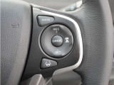 ◆アダプティブクルーズコントロール◆予め設定した車速内でクルマが自動的に加減速。前走車との適切な車間距離を維持しながら追従走行します。【LKAS】車線維持支援システムでステアリング操作を支援。