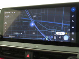 メーカー装着のディスプレイオーディオを装備しております。