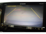 リヤカメラ付きなので、シフトレバーをリバースにすると連動してカメラ映像に切り替わります。