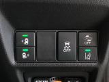 Hondaセンシング用の、VSA(ABS+TCS+横滑り抑制)解除と路外逸脱抑制機能のオンオフスイッチなどはハンドルの右側に装備しています。