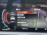 エマージェンシーブレーキは前方の車両や歩行者との衝突回避をサポートします。車両や歩行者と衝突の恐れがある時に警報とブレーキにより、運転者の衝突回避操作を支援します。