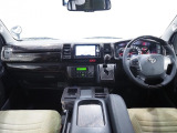 【H30年ハイエースバン/ガソリン/2WD】嬉しい小窓にベッドキッド装着♪【全国納車可能】