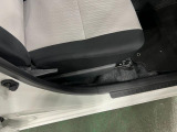 痛みの出やすい運転席シートの角、フロアマット、座面、ともに良好です