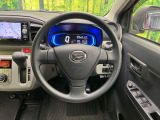 インテリアに合わせたデザインのステアリングは、運転される方のことも考え、運転しやすい形状、大きさです。是非一度、実際に触ってお確かめください。