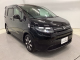 狭い駐車場でも、スライドドアならチャイルドシートへのお子さまの乗降や荷物の積載もスムーズ。