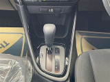 操作しやすいATシフトです♪シフトチェンジを気にしなくていいので運転だけに集中できますね!自然と手に届くところにある、手になじむ形状のシフトノブがいいですね♪