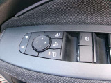 ドアミラーの鏡面の調節、格納は運転席からすべて操作できます!