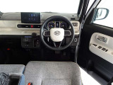 視界良好、操作しやすい運転席です。