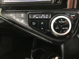 左右独立温度コントロールフルオートエアコンです。運転席、助手席それぞれで独立して温度設定ができます。冷え性の方が乗っても安心ですね♪