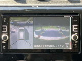 アラウンドビューモニターは4方のカメラで真上から車を見たようにモニターで確認ができる日産の自慢の装備です。前後センサーにより移動物検知、障害物検知をして画面に表示。是非実際の車で体感してみてください。