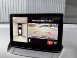 360度モニター搭載車ですので、低速時での不安を解消してくれます。この写真は右側はバックカメラですが、前進時にはフロントカメラにもなりますので歩行者や縁石なども確認することが可能です。