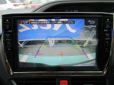 バックカメラがついているので、車庫入れをラクに行うことができます。
