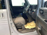 シートはフィット性も良く、楽な運転姿勢を保てます。