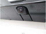 バックカメラが付いているので後方確認が非常にしやすいです。今や運転初心者も熟練者も必須装備!ついていて損はないですね♪