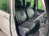 運転席シート廻りは使用感も少なく、良好な状態となっています。前オーナー様が丁寧に使っていたことがよくわかりますね。