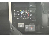 オートエアコン搭載です。温度を設定しておけば後は車が自動で風量などを調節してくれます。