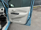 乗り降りで多く使用する運転席ドアですが、目立った傷や汚れもなく綺麗です!