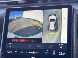【パノラミックビューモニター】専用のカメラにより、上から見下ろしたような視点で360度クルマの周囲を確認することができます☆死角部分も確認しやすく、狭い場所での切り返しや駐車もスムーズに行えます。