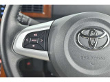 ステアリングスイッチ付き。前方から目を離すことなく操作することが可能です。