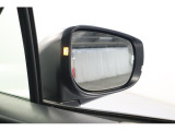 リアビークルディテクション 左右後方から接近してくる車両をドアミラー内側のLED表示灯や警報音で注意を促してくれます