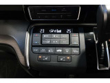 運転席と助手席の温度設定の変更が可能な左右独立タイプのデュアルエアコンです♪♪♪暑がりな人・寒がりな人も誰もが車内を快適にお過ごしいただけます♪♪♪