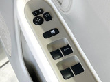 【電動格納ミラー】サイドミラーは電動格納式となっており、狭い駐車場でもキズがつくリスクを抑えられます。
