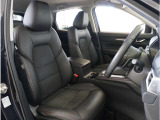 【清潔感のある運転席&助手席】隅々までクリーニングの行き届いた運転席&助手席。目立ったシミや汚れ等もございません。快適なドライブをどうぞ。