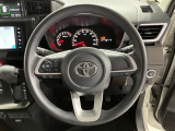 ステアリングから手を離さず、運転に集中したままオーディオ等の操作ができます。