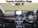 すっきりとしたデザインで上品な色使いの運転席周りですね。居心地の良い運転席、長く座ってられるリラックスできるデザインがいいですね。